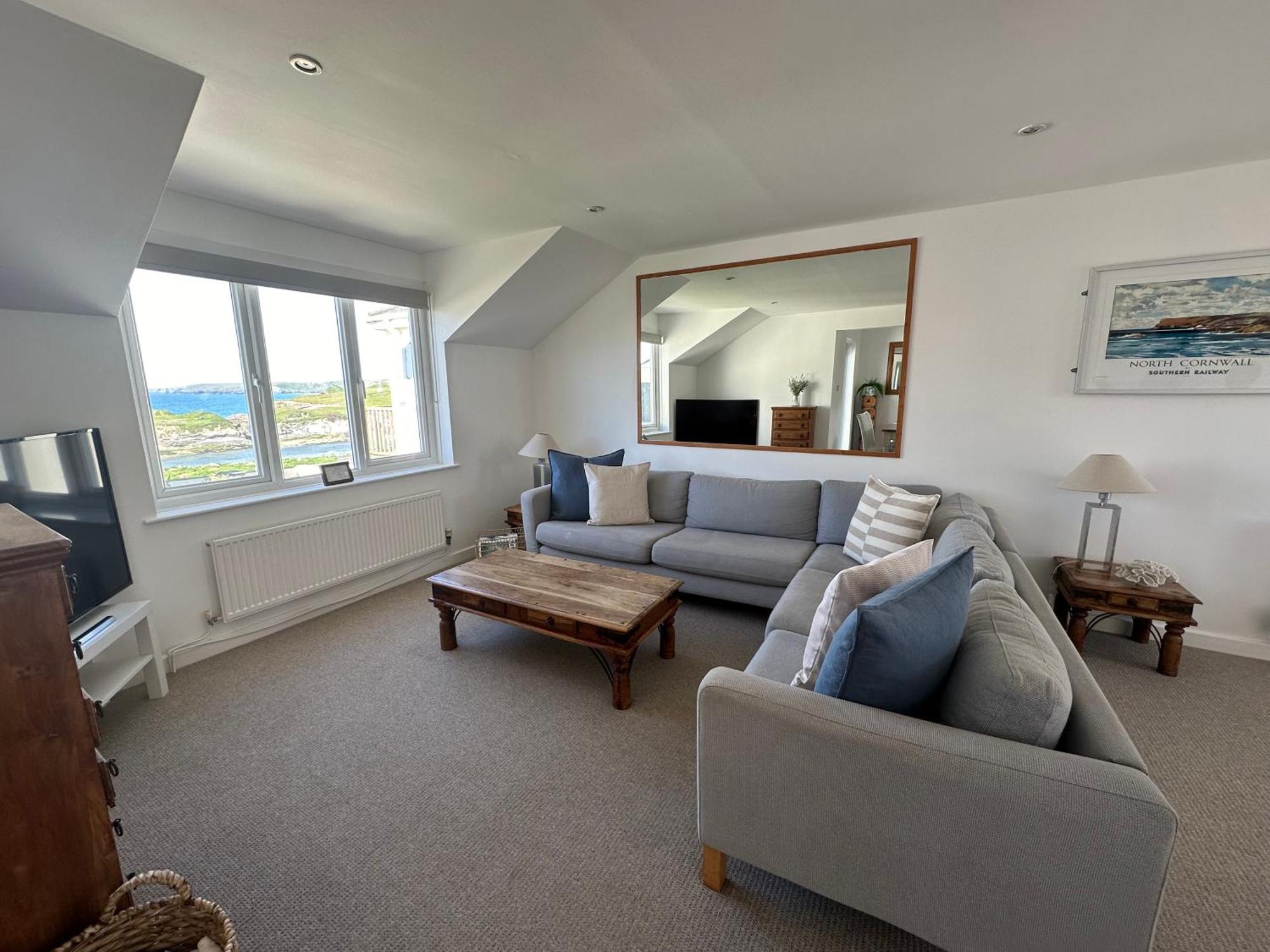 House With Expansive Sea Views! *
